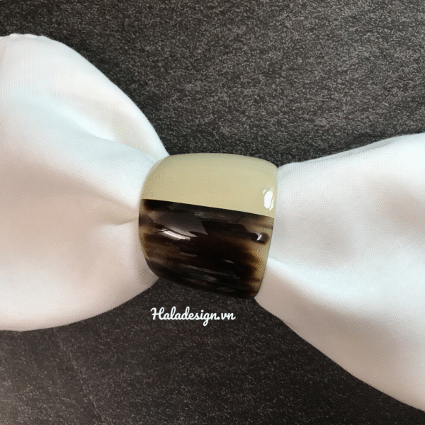 Elegant Buffalo Horn Napkin Ring – Handmade Natural Table Décor Accessory